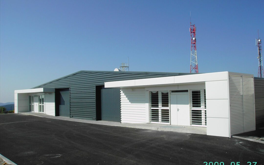 BÂTIMENT ÉCOLE ABRITANT LES SIMULATEURS DE TIR ÉQUIPAGE ET SECTION (STES) POUR LE CHAR VBCI