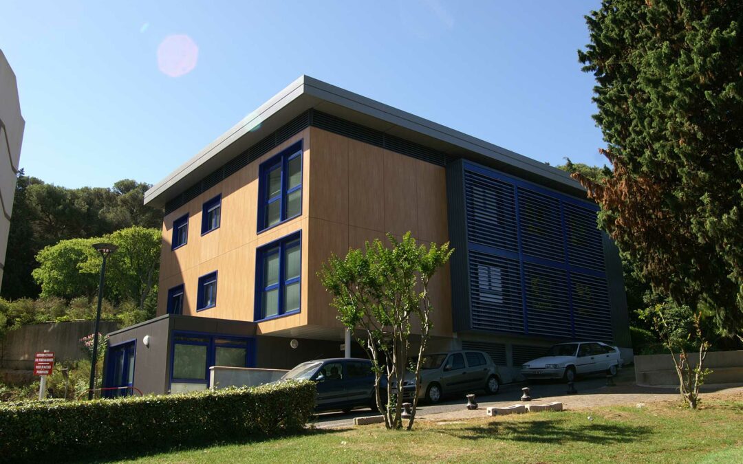 BÂTIMENT ABRITANT LES SERVICES ADMINISTRATIFS DU CENTRE HOSPITALIER DU BASSIN DE THAU