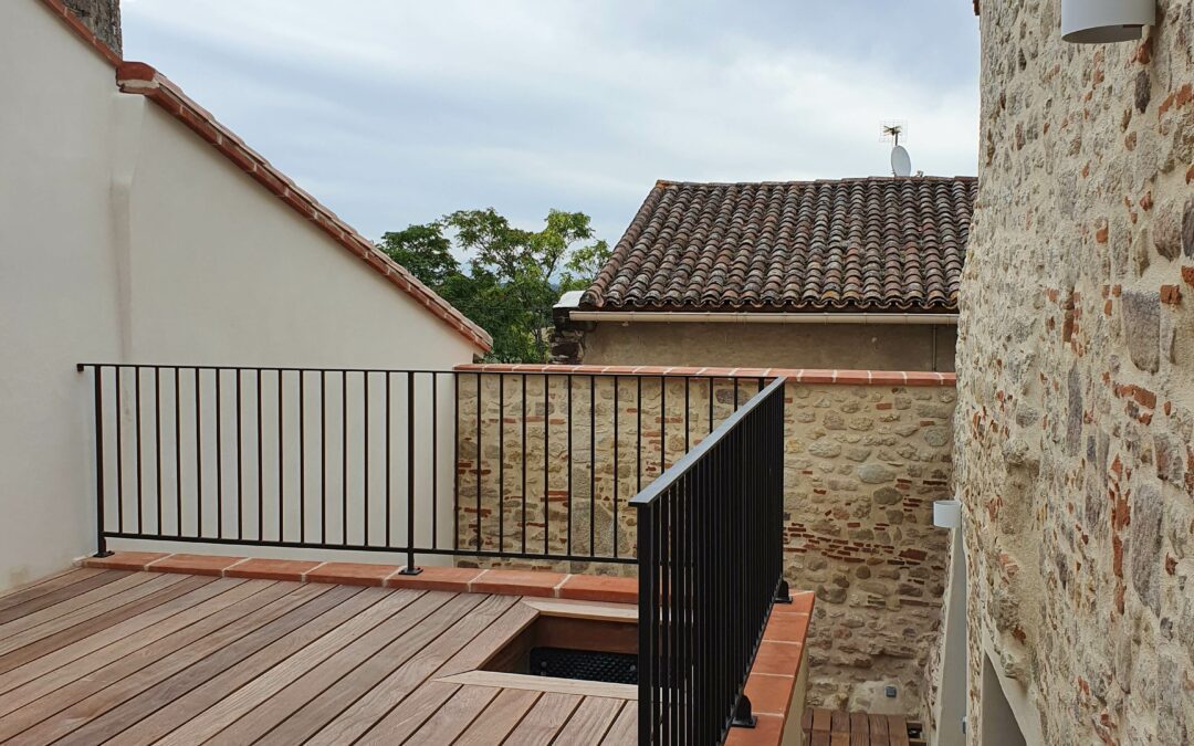 RENOVATION ET SURELEVATION D&rsquo;UNE MAISON DE VILLAGE ET AMENAGEMENT D&rsquo;UN PATIO